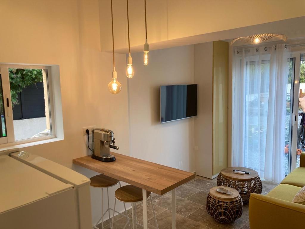 Charmant Studio Dans Villa - Parking - Jardin La Seyne-sur-Mer Ngoại thất bức ảnh