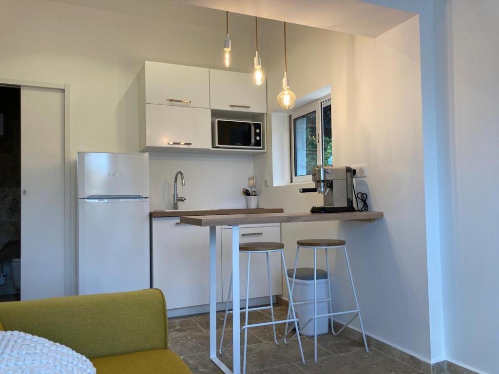 Charmant Studio Dans Villa - Parking - Jardin La Seyne-sur-Mer Ngoại thất bức ảnh